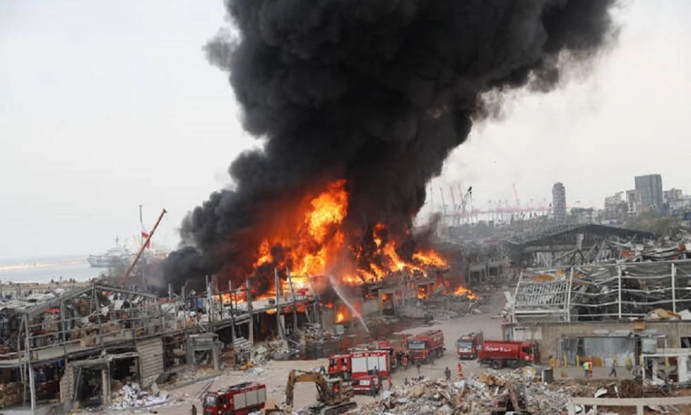 Μεγάλη φωτιά στο λιμάνι της Βηρυτού